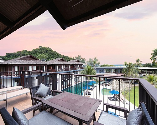 Penthouse Pool Suite with Sea View