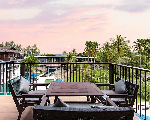 Penthouse Pool Suite with Sea View