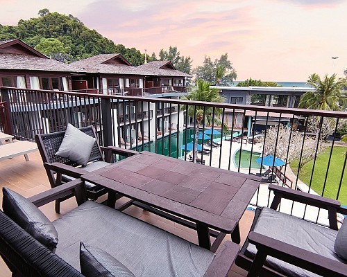 Penthouse Pool Suite with Sea View